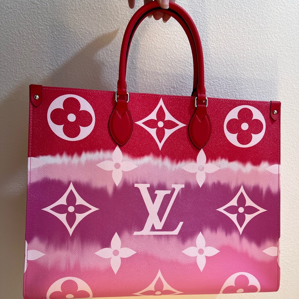 NWT Louis Vuitton OnTheGo GM Escale red